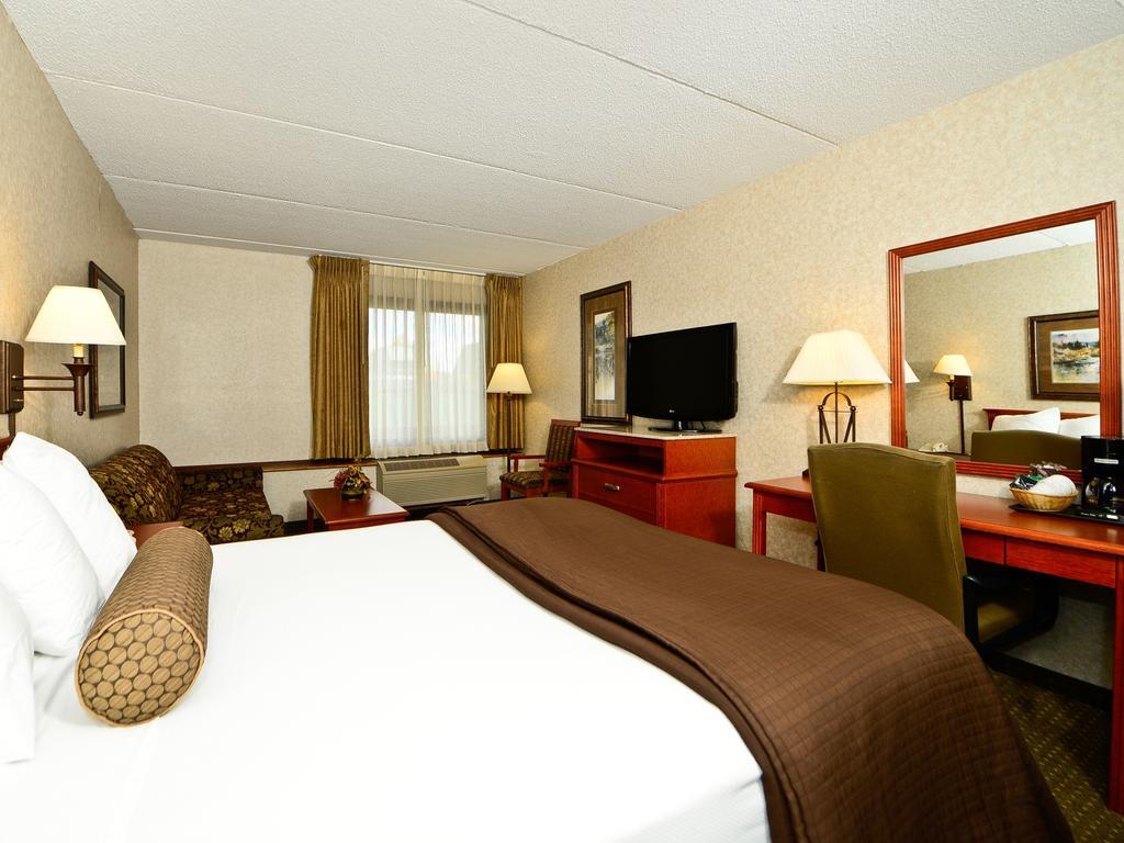 Ramada By Wyndham Plymouth Hotel & Conference Center Esterno foto