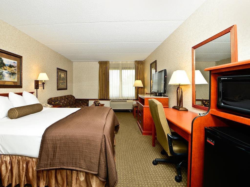 Ramada By Wyndham Plymouth Hotel & Conference Center Esterno foto