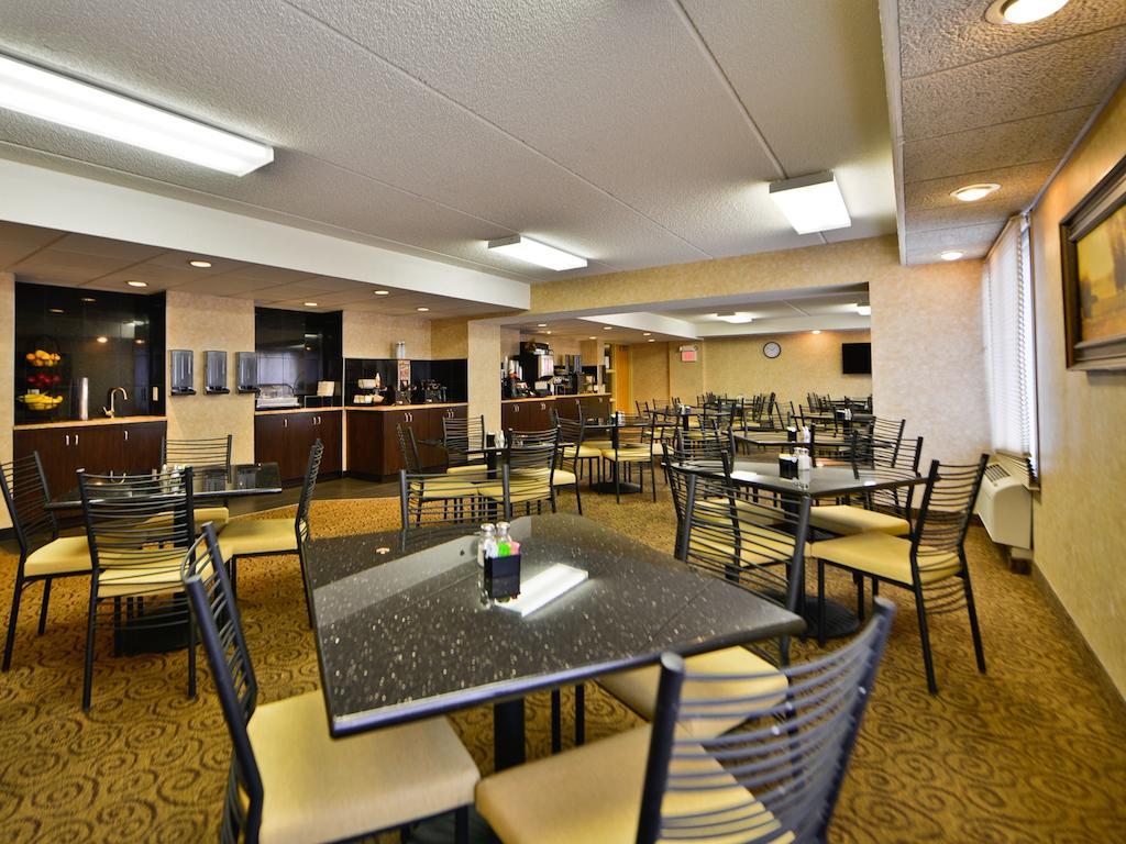 Ramada By Wyndham Plymouth Hotel & Conference Center Esterno foto
