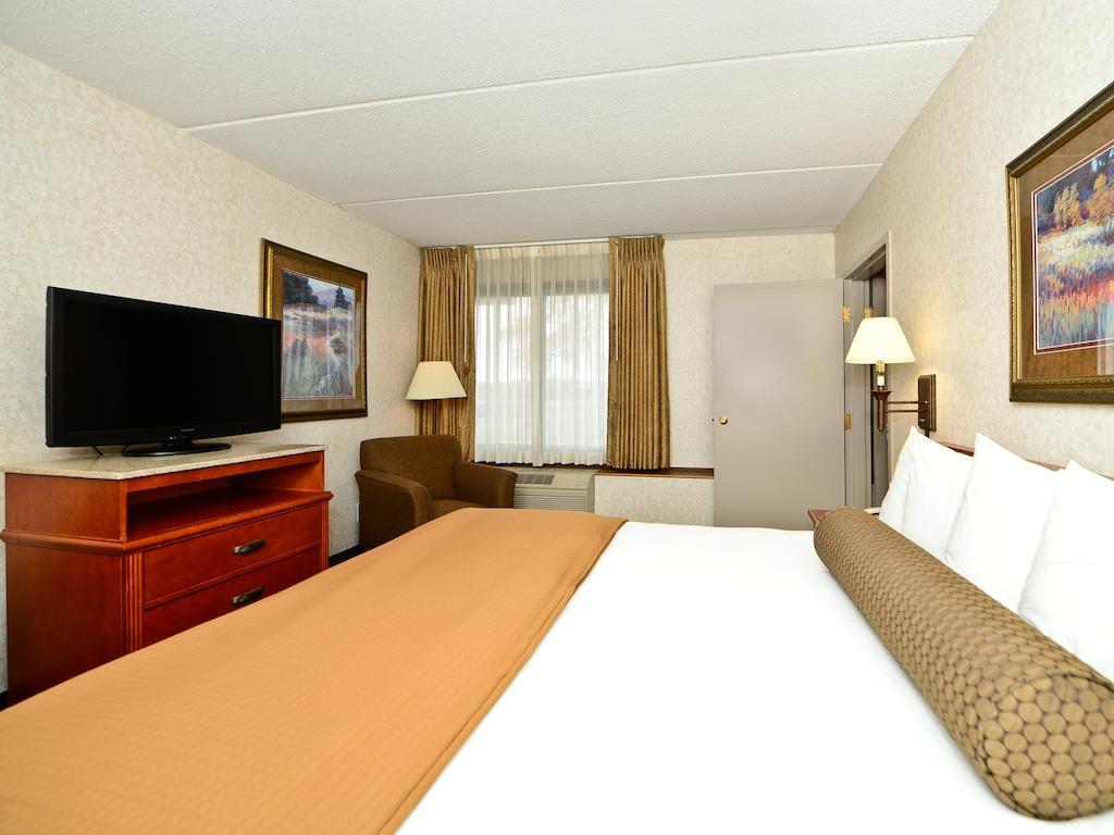 Ramada By Wyndham Plymouth Hotel & Conference Center Esterno foto