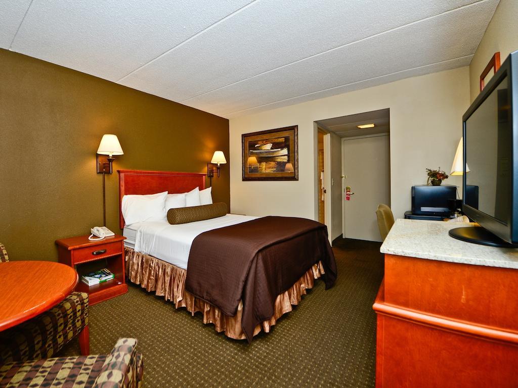 Ramada By Wyndham Plymouth Hotel & Conference Center Esterno foto