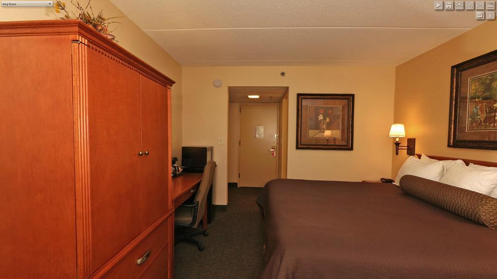 Ramada By Wyndham Plymouth Hotel & Conference Center Esterno foto