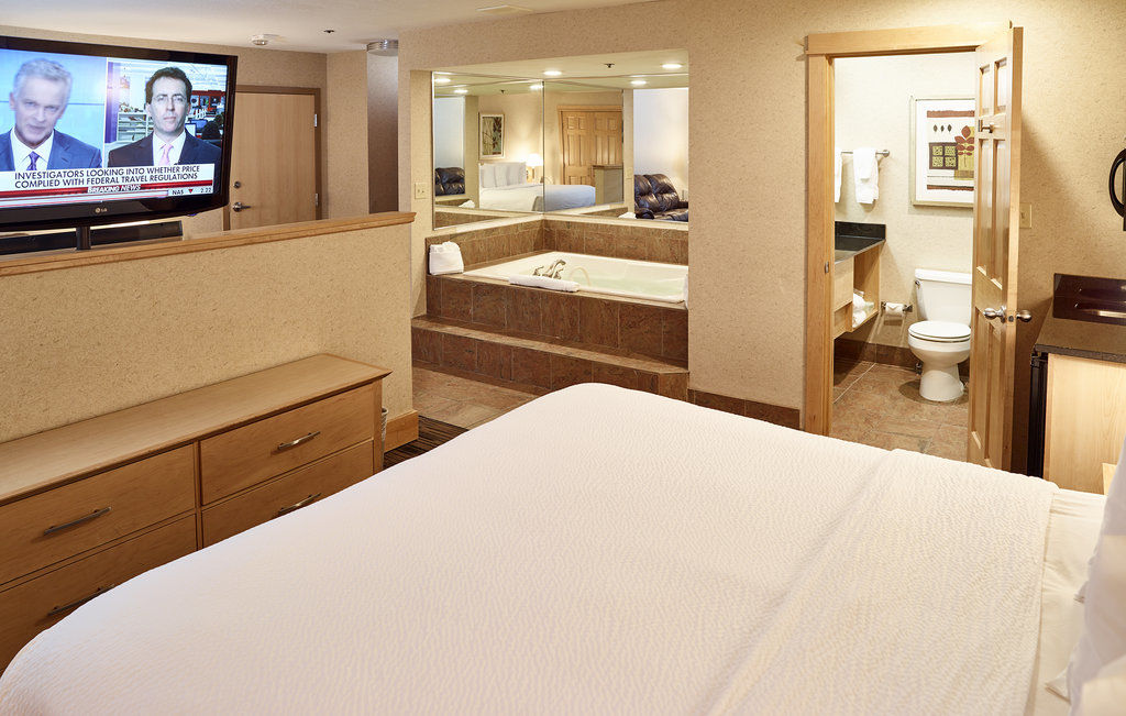 Ramada By Wyndham Plymouth Hotel & Conference Center Esterno foto