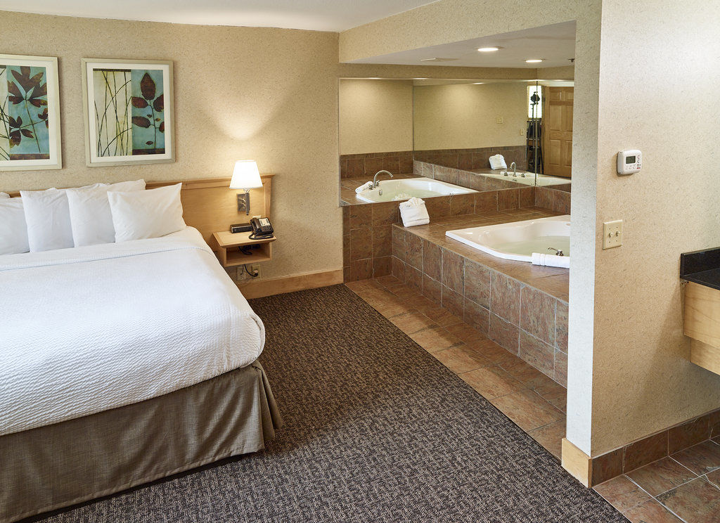 Ramada By Wyndham Plymouth Hotel & Conference Center Esterno foto