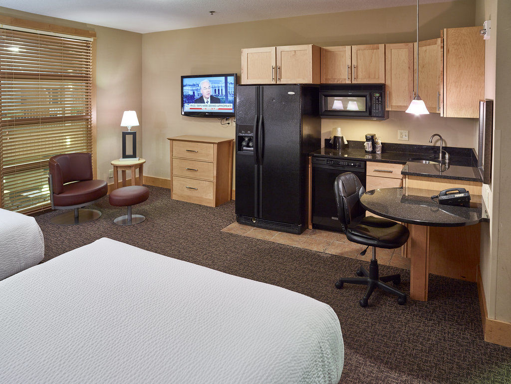 Ramada By Wyndham Plymouth Hotel & Conference Center Esterno foto