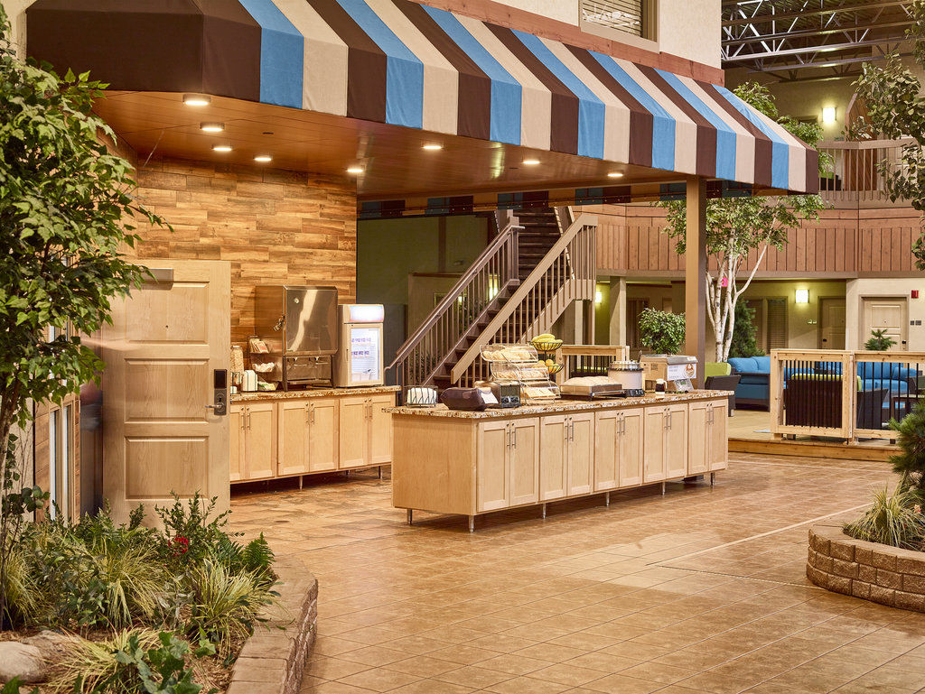 Ramada By Wyndham Plymouth Hotel & Conference Center Esterno foto