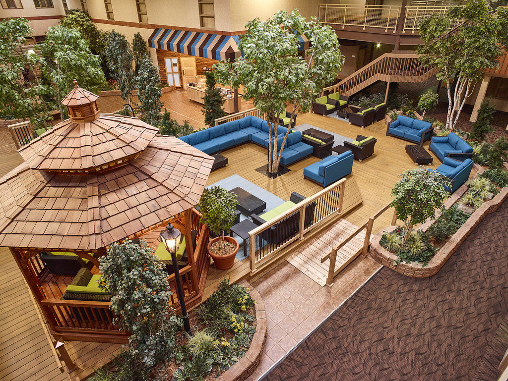 Ramada By Wyndham Plymouth Hotel & Conference Center Esterno foto