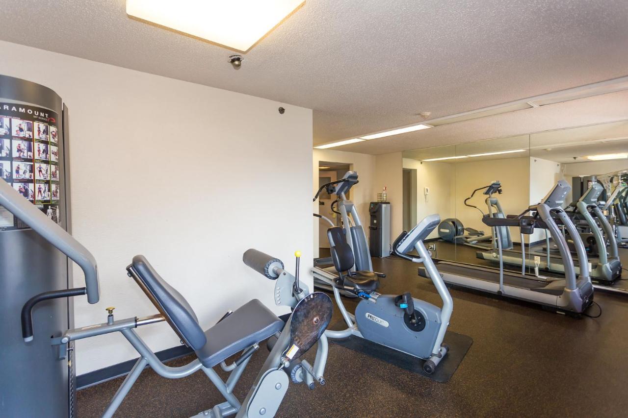 Ramada By Wyndham Plymouth Hotel & Conference Center Esterno foto