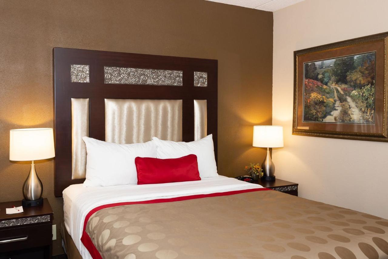 Ramada By Wyndham Plymouth Hotel & Conference Center Esterno foto