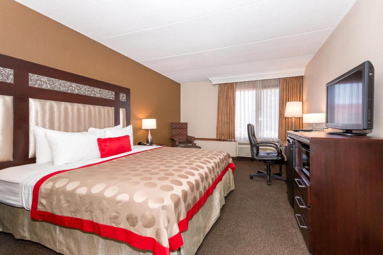 Ramada By Wyndham Plymouth Hotel & Conference Center Esterno foto