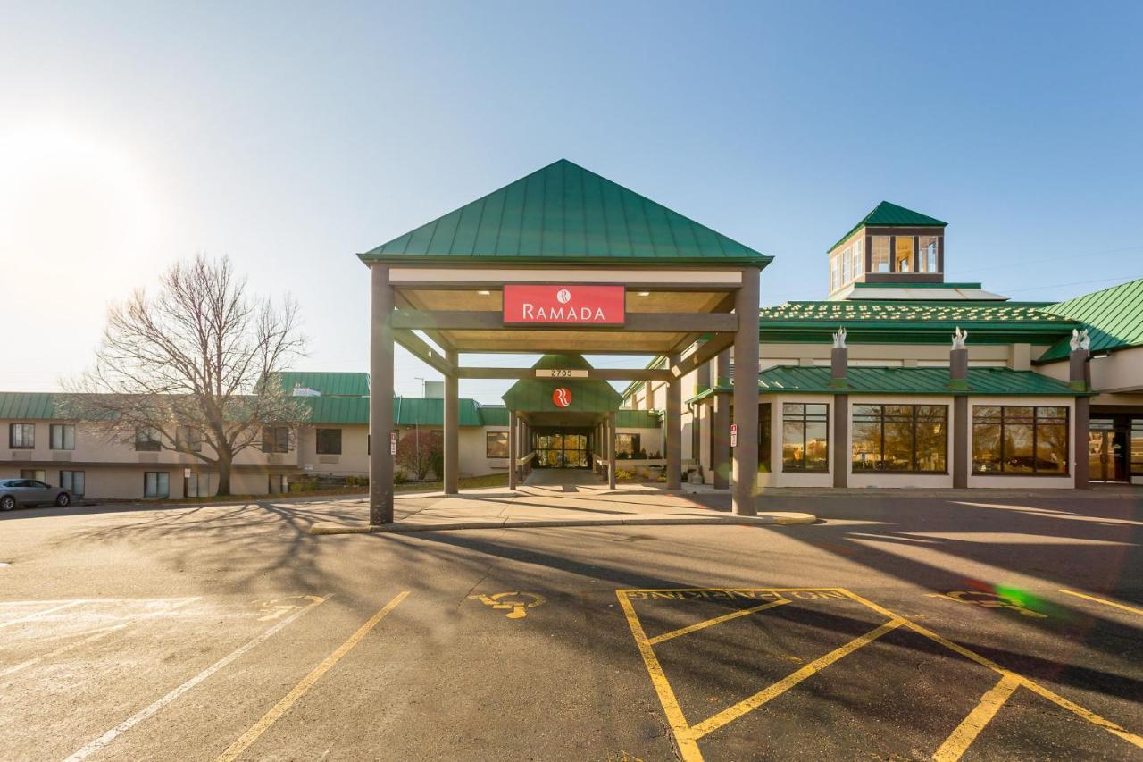 Ramada By Wyndham Plymouth Hotel & Conference Center Esterno foto