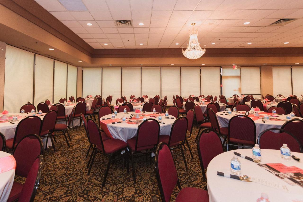 Ramada By Wyndham Plymouth Hotel & Conference Center Esterno foto