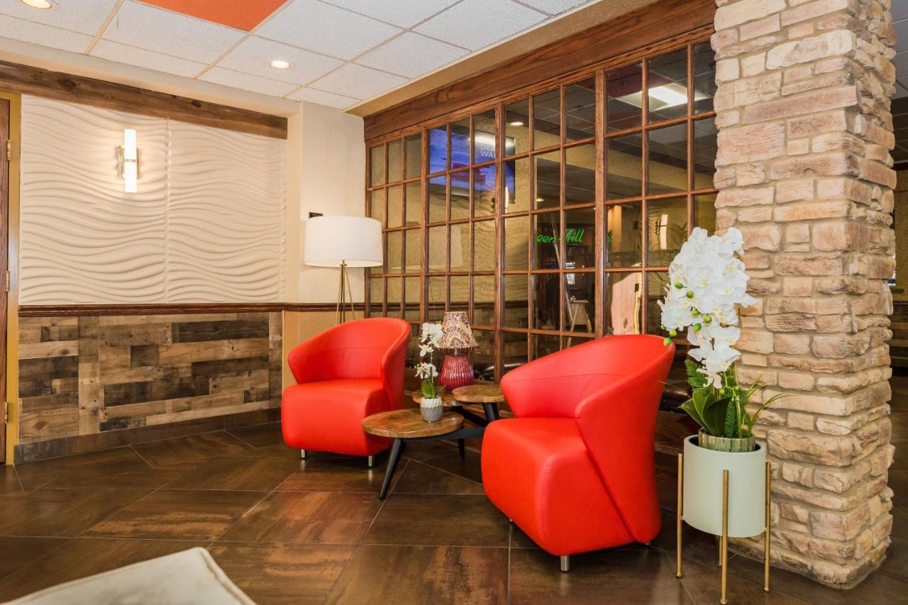 Ramada By Wyndham Plymouth Hotel & Conference Center Esterno foto