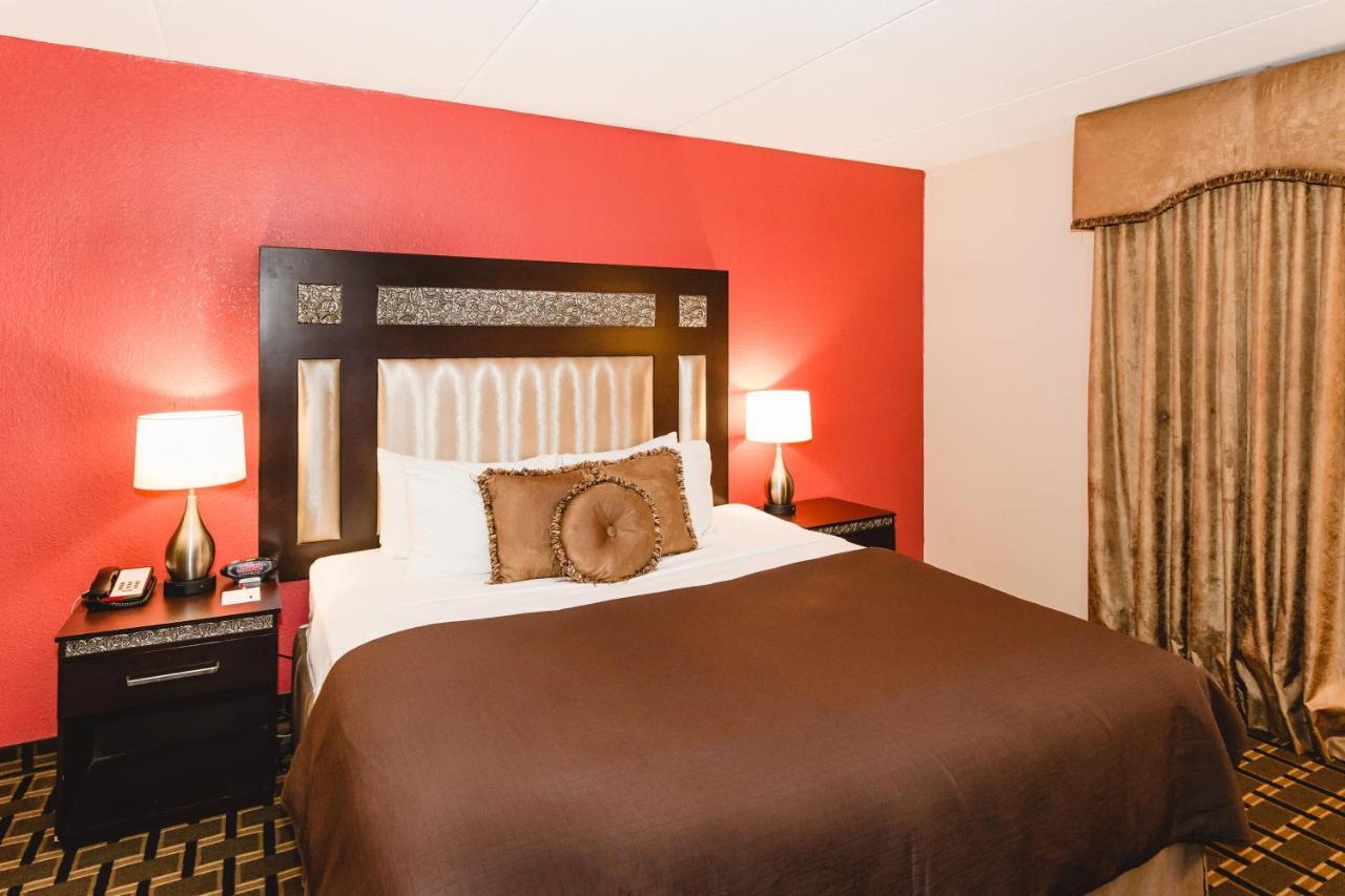 Ramada By Wyndham Plymouth Hotel & Conference Center Esterno foto