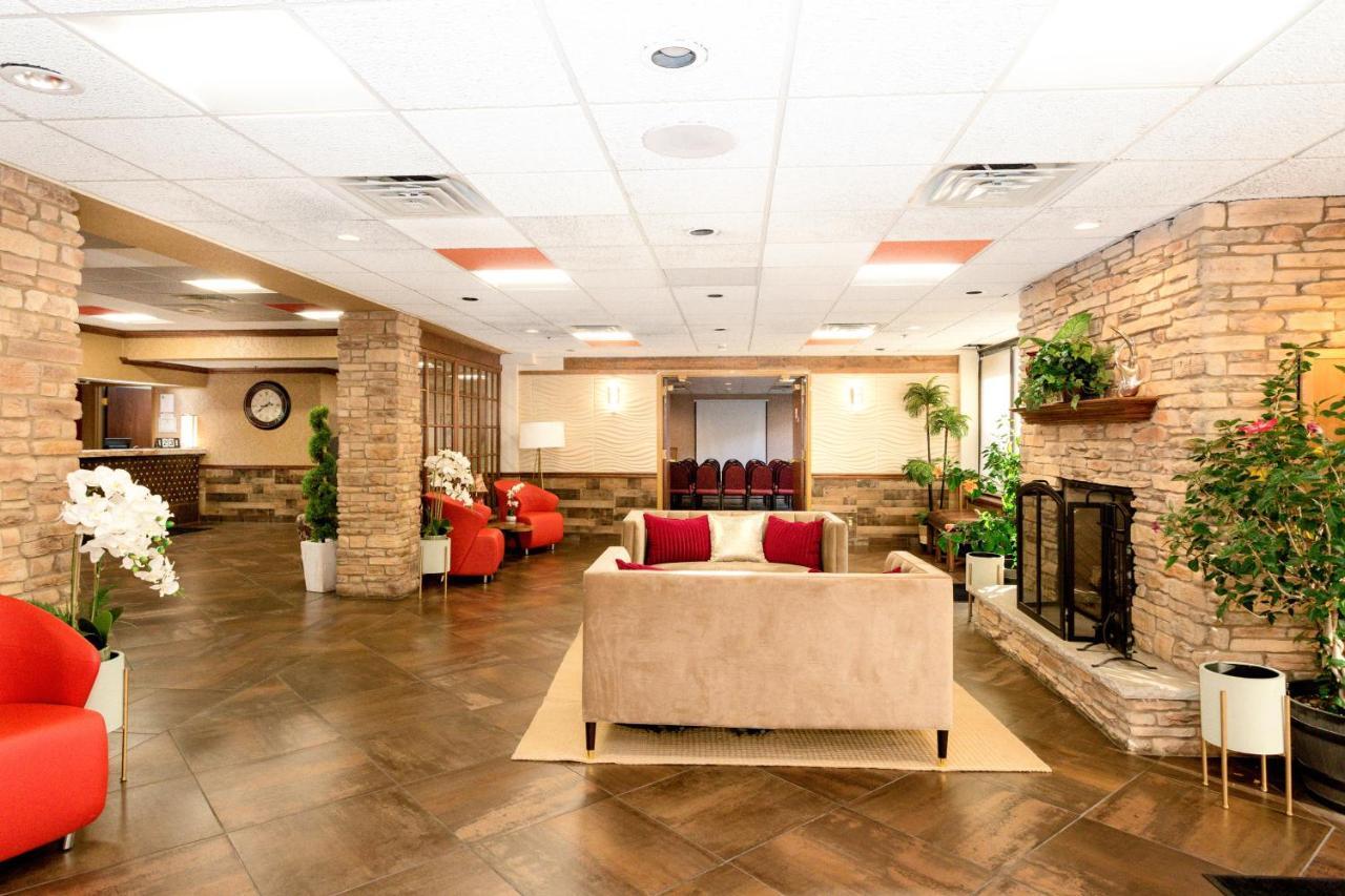 Ramada By Wyndham Plymouth Hotel & Conference Center Esterno foto