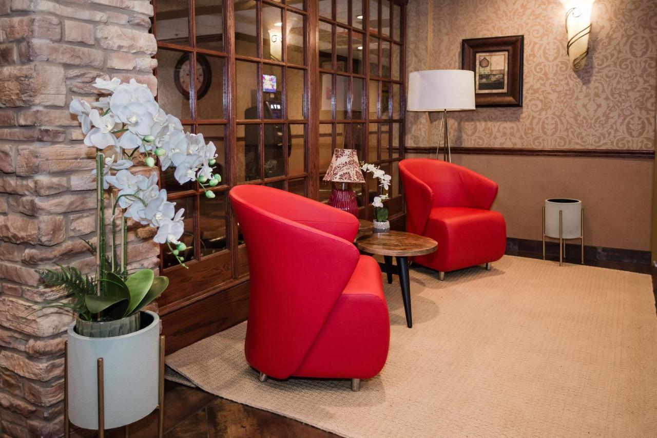 Ramada By Wyndham Plymouth Hotel & Conference Center Esterno foto